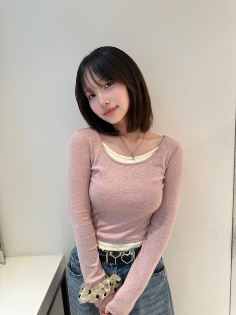 【画像】元AKBの22歳巨乳女性、別にエロい格好じゃないのにおっぱいが目立つ写真を載せただけで1万いいね