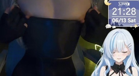 【悲報】Vチューバーさん配信中に貧乳過ぎて服が落ちてしまい乳首丸出しw