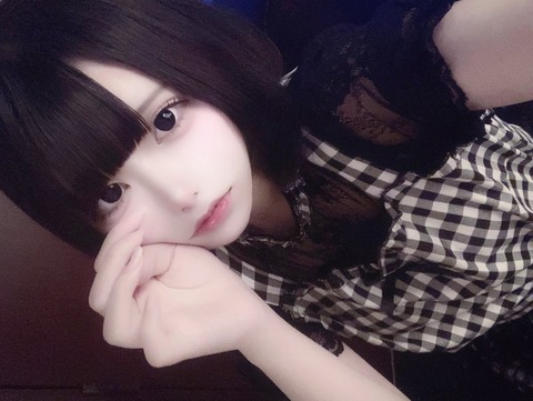 【悲報】美人コンカフェ嬢、おしっこを6年間熟成させてしまう