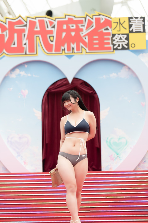 高校2年の現役JKアイドルが プール水着撮影会にキタ━━━━━(゚∀゚)━━━━━━!!