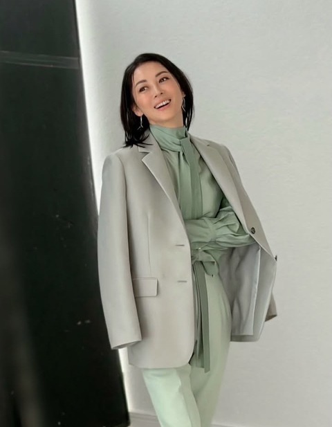 49歳、信じられない！ 女優  伊東美咲、現在の姿「めっちゃ綺麗」「セレブ」