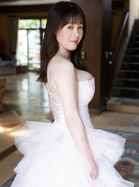 元NHK竹中知華、衝撃の“完熟バストライン”SNSで反響