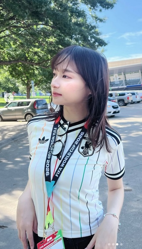 元日向坂の影山優佳さん「代表のユニフォーム、キッズ用だと摩擦がなく心地良いです♥」 おっぱいが素晴らしいと話題に