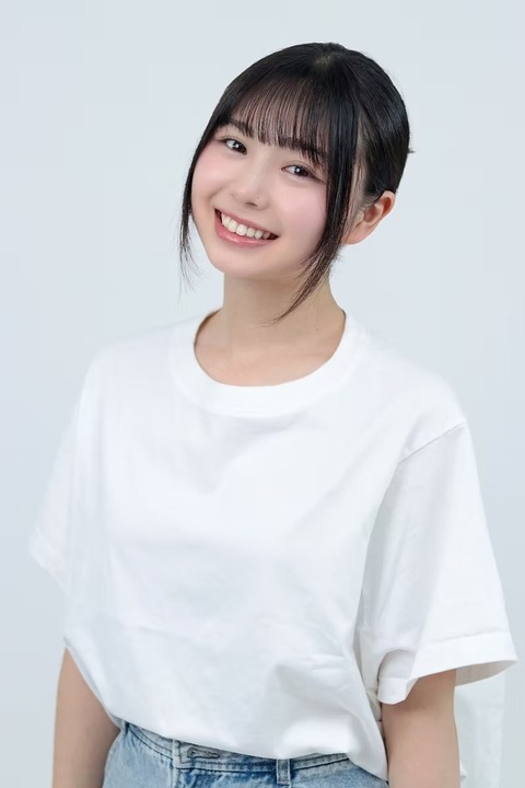 慶應義塾大学在学中の女子大生が水着グラビア披露！
