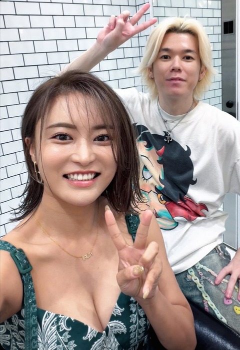 【画像】小島瑠璃子(32)、急におっぱいをアピールしだす