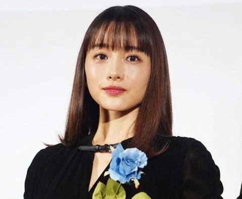 【画像】今アラフォーで絶対的にかわいいのって「石原さとみ(38)」だよな。