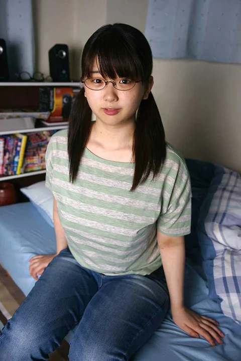 「地味子は隠れ巨乳」…パケだけは神