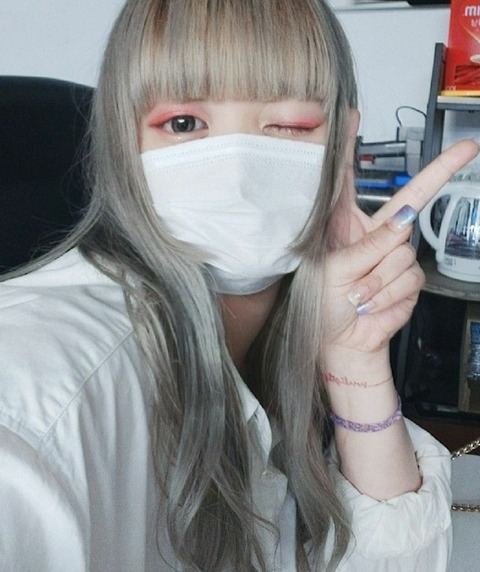 72kgのデブ女だけど仕事先の同じテナントの別店舗の人に路上喫煙を注意された後にさｗｗｗｗｗｗ