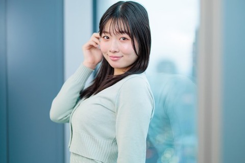 グラドル「…コンプレックス、ですか?…」「中学生の時に私が巨乳過ぎて騒ぎになるから体育祭が中止になりました。」