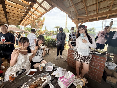 【画像】地下アイドルのBBQイベント、めちゃくちゃ楽しそう🍖