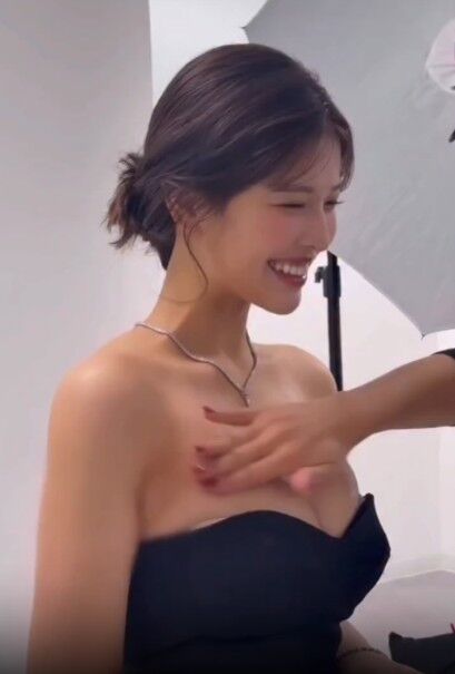 おっぱいさん、デコルテが見える衣装なので、デコルテ職人に仕上げてもらう