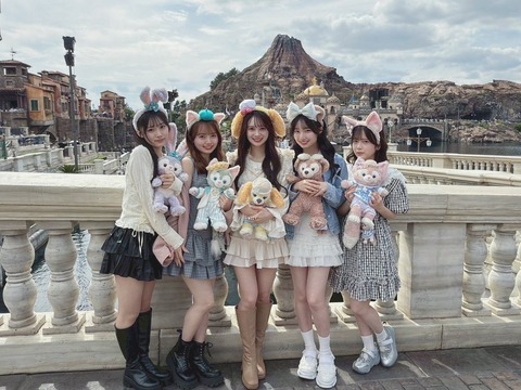 現役トップアイドルたちがディズニーに遊びに行った画像がこれ。やっぱりビジュアルはレベルが違うな