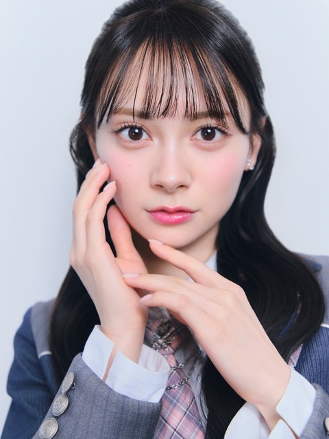 伊藤百花そっくりのグラビアアイドルが発見されるwｗｗ