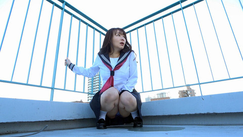 セーラー服美少女、いろんなところで放尿