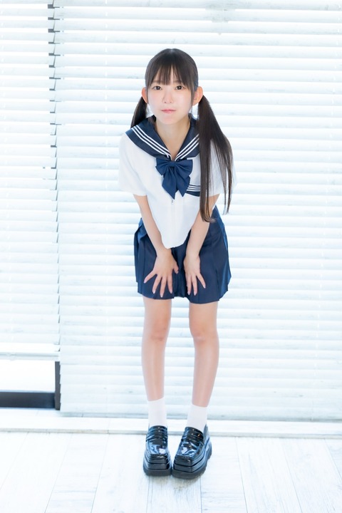 童顔Fカップグラドル長澤茉里奈、30歳セーラー服姿に反響