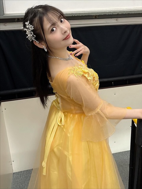 上坂すみれ(33歳)さん、見えそうで見えないちょっと見えてる服ﾁﾗｯｗ