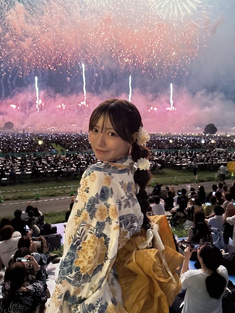 【画像あり】女子大生「長岡の花火行ってきた」 花火を見せたいのか自分を見せたいのかどっちだよ！