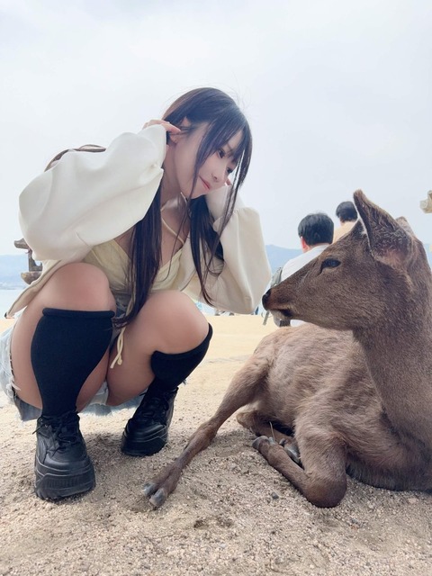 【画像あり】女さん「１枚目だけUFO写ってるよね！？」 2枚ともパンツが写ってると話題に