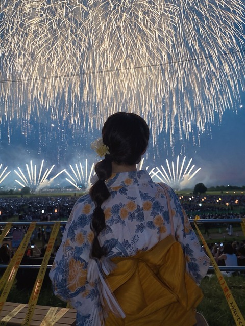 【画像あり】女子大生「長岡の花火行ってきた」 花火を見せたいのか自分を見せたいのかどっちだよ！