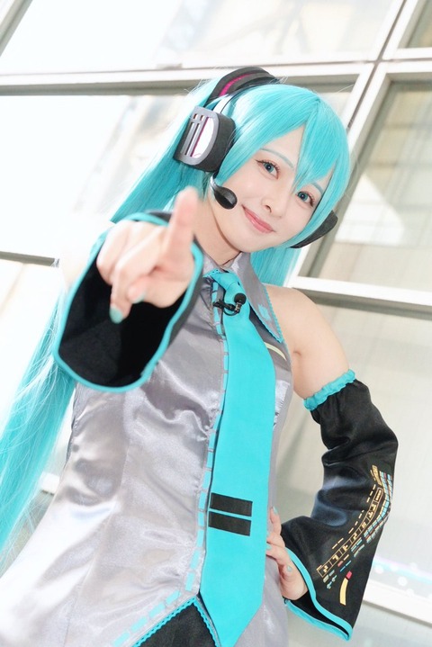 【画像】日テレアナ「局アナがコスプレして「ニコニコ超会議」に参加してみた。」