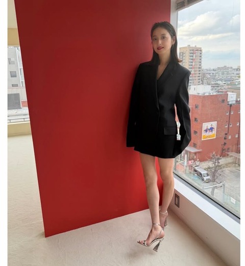 佐々木希、髪切って最強ショートボブ＆凄い服　ネット降参「反則やろ」「綺麗すぎて意味わからん」