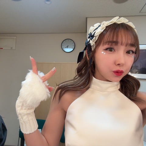 【悲報】加護亜依の娘「一体ママには何があったの？」