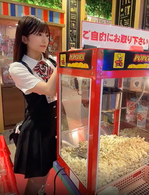 パチ屋でポップコーン🍿作ってくれるお姉さん(30)、アイドル級にかわいい