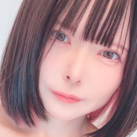 ひなこのーと作者、顔と乳首を晒す