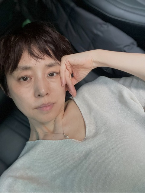 【画像】石田ゆり子さん(57)、すっぴんナチュラルメイクでも美しいと話題