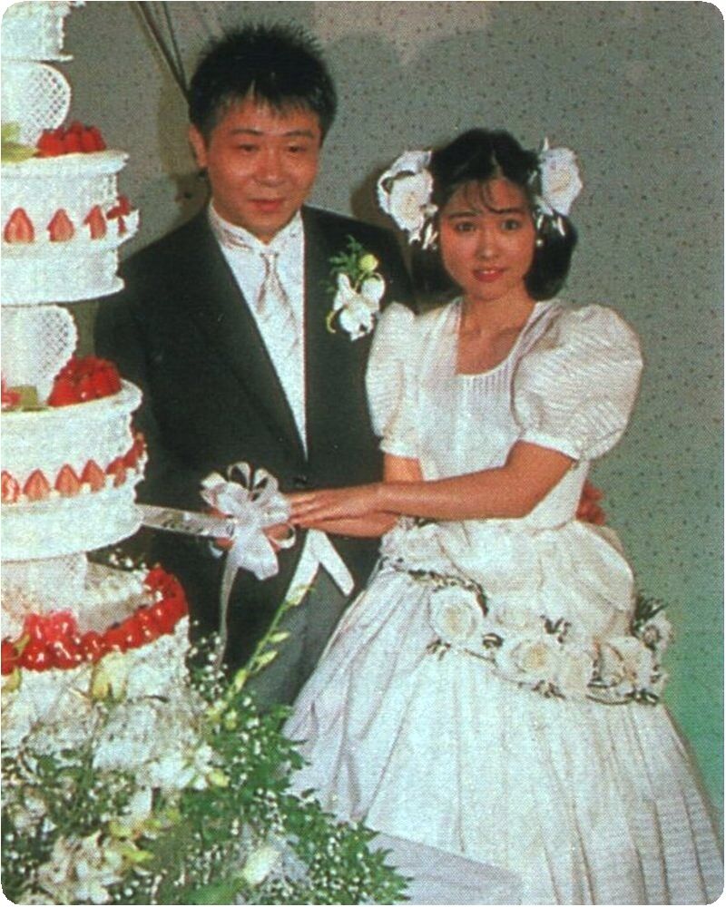 (02)