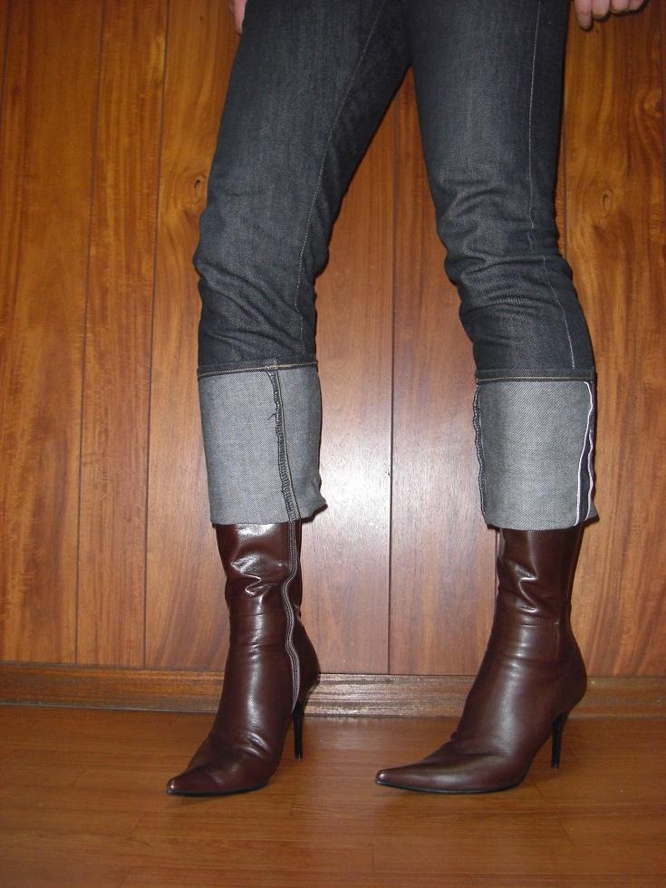 ピンキー ダイアンの靴跡がついたパン ブーツやスニーカーで踏み潰し