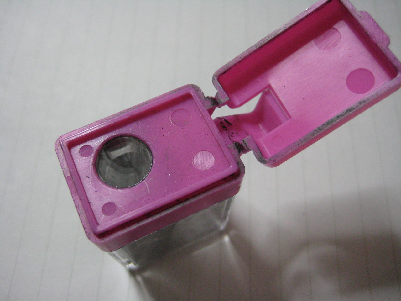 小さくて携帯性抜群な鉛筆削り ユニパレット ポケシャ 文グ