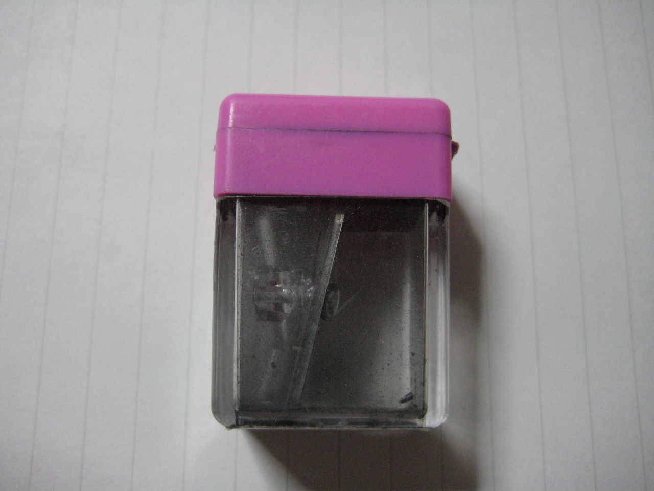 小さくて携帯性抜群な鉛筆削り ユニパレット ポケシャ 文グ