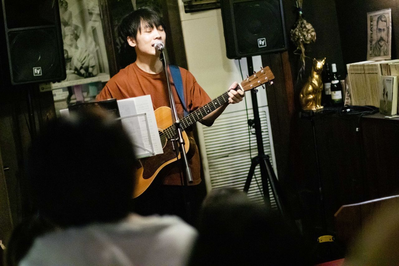 染み渡っていくような歌声で魅せる 井戸健人 ボロフェスタ速報ブログ 染み渡っていくような歌声で魅せる 井戸健人 ボロフェスタ速報ブログ