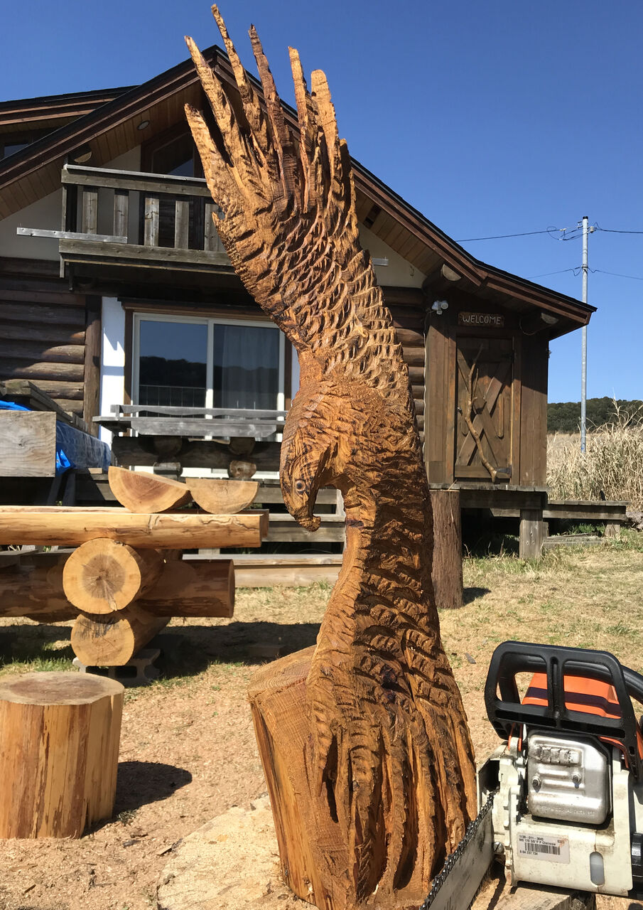 材質→杉チェーンソーアートになります。