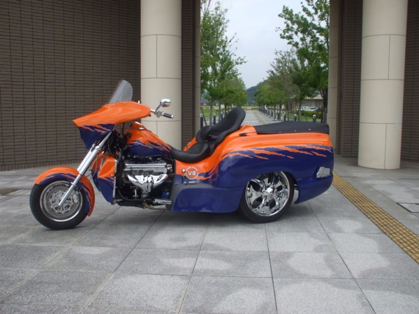 ３輪で４人乗り 世界最大のトライク バイク ボスホスサイクル東京