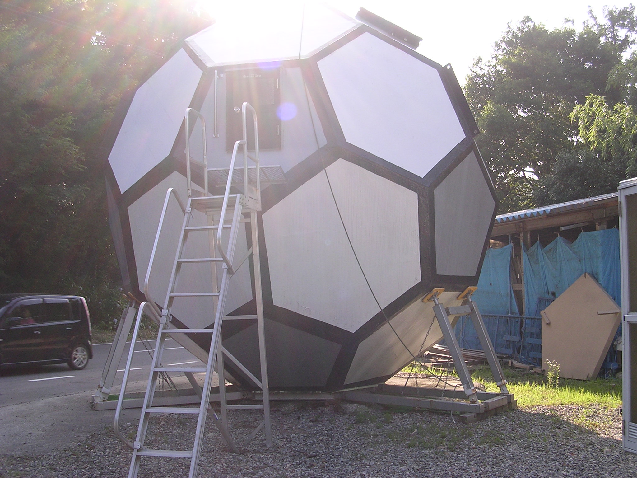 Future Is Mild サッカーボール型住宅 バリア Future Is Mild サッカーボール型住宅 バリア
