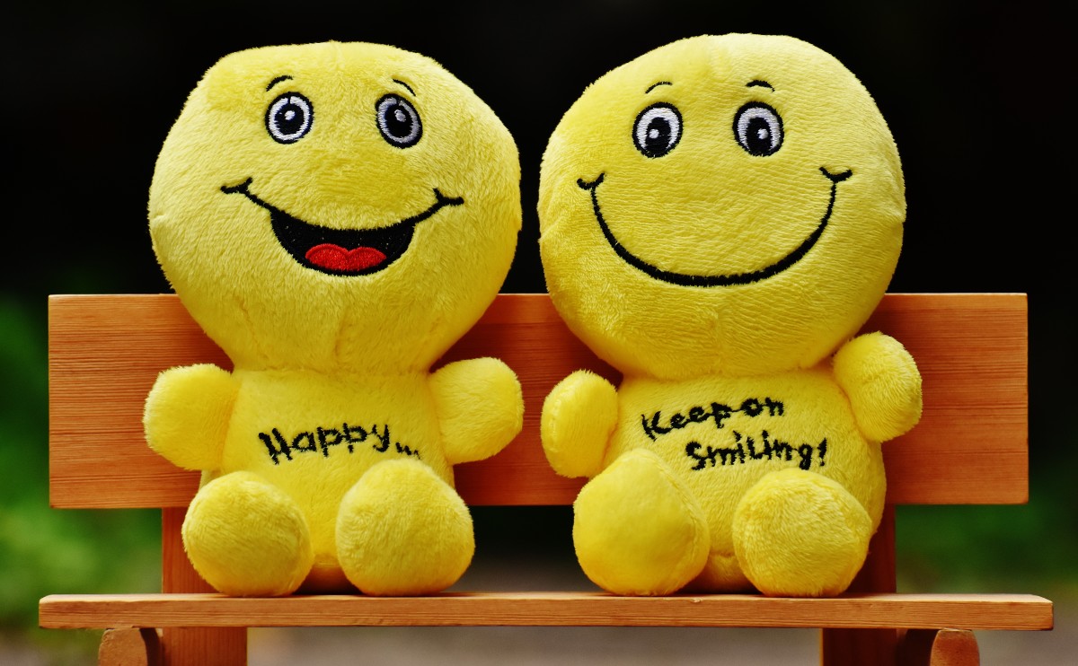 smilies_bank_sit_rest_friends_together_happy_funny-539763