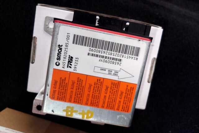 スマート　 450 MC01　ＭＣ０１Ｋ　エアバック　エアバッグ　エアーバック　管理番号（Q-386） スマート MC01 カブリオ エンジンかからず エンジン始動後も動けず