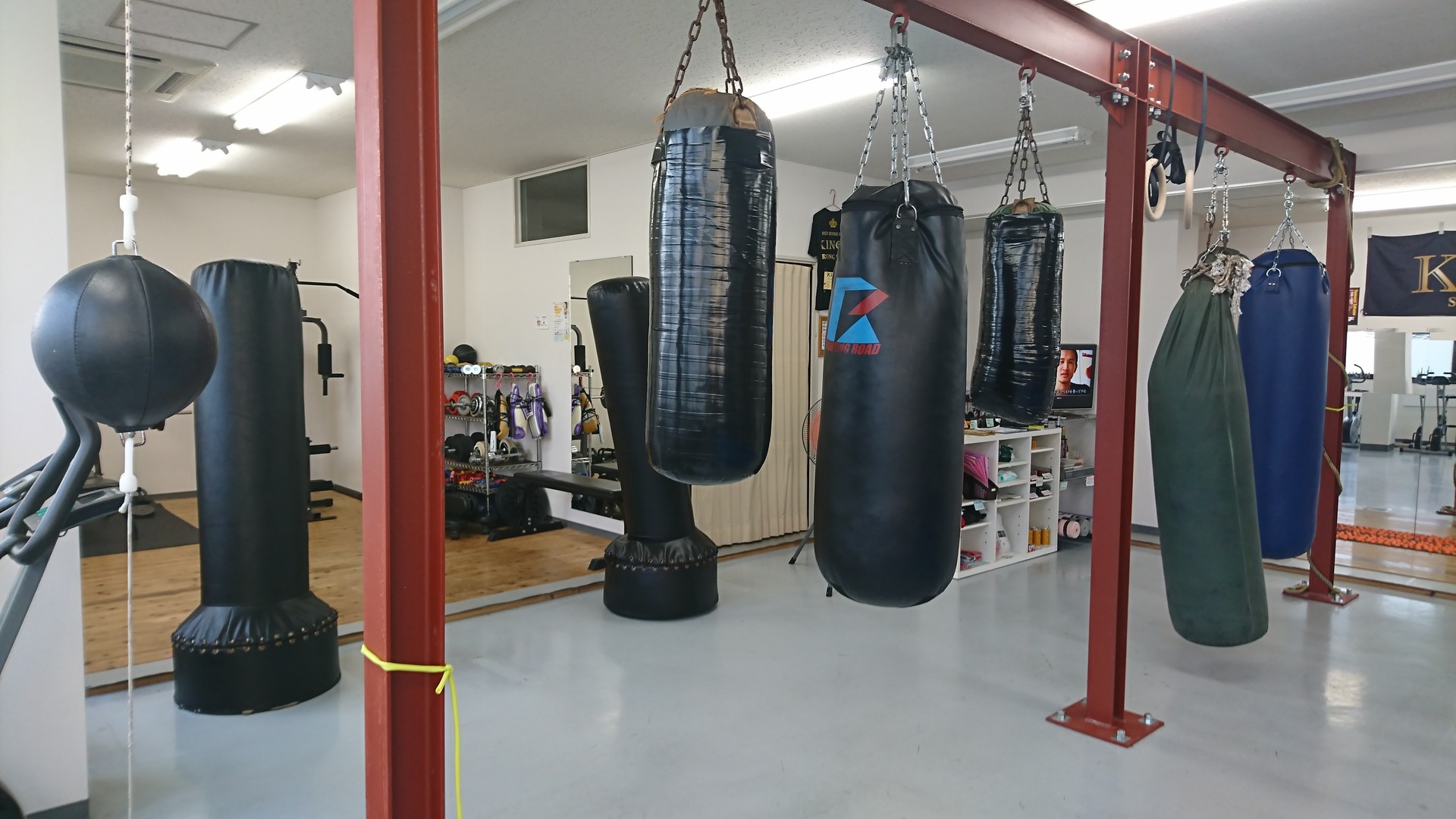 随時無料体験 見学受付中 ジムの紹介 Beauty Bodymake Diet Kickboxing ｋｉｎｇｓ ｇｙｍ From Itoshima