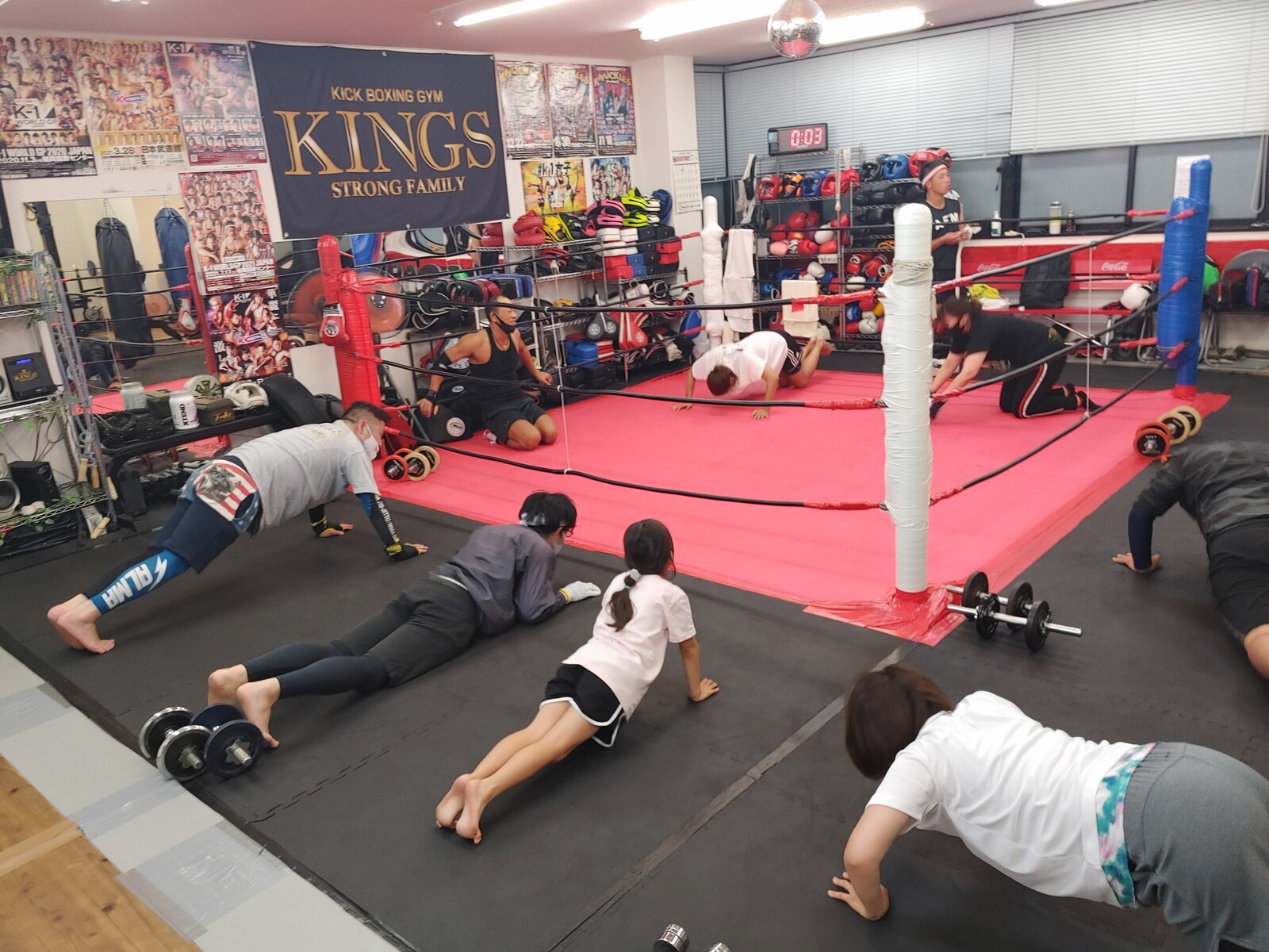 ムエタイプロ アマ選手練と明日は久原トレーナーlastdays キックボクシングスタジオkings キングス From Itoshima ムエタイプロ アマ選手練と明日は久原トレーナーlastdays キックボクシングスタジオkings キングス From Itoshima