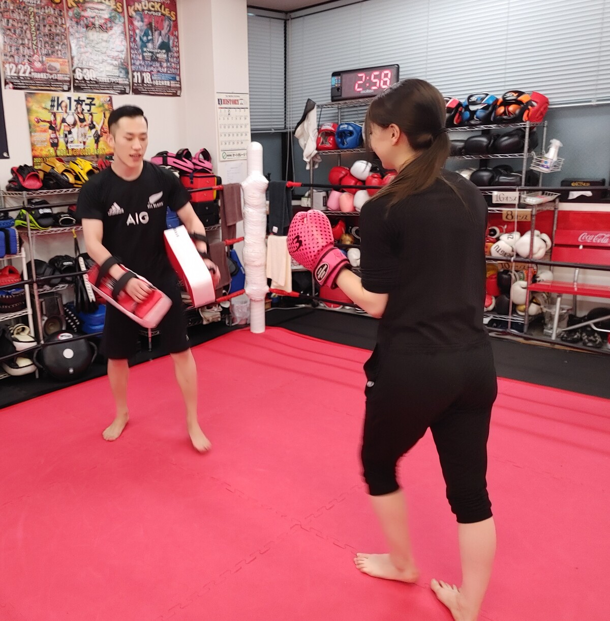 女性新トレーナー ボクシング選手練 キックボクシング専門フィットネスジムkings キングス From Itoshima