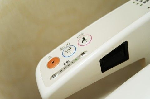 建築士「うーん、トイレの位置は……」