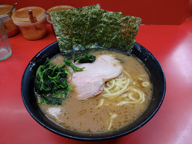 【画像】先週のワイ「家系ラーメン？濃けりゃいいだけの豚が行く店やろ？」　→