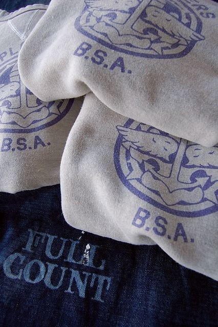 V ON THE NECK SWEAT 入荷！