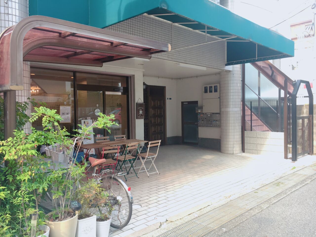 コーヒープリンセスで桃を丸ごと贅沢に使った 桃ジェンヌ に満たされる Brali 宝塚