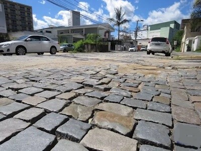 rua-com-paralelepipedo