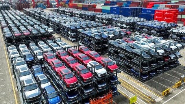 Carros-em-porto