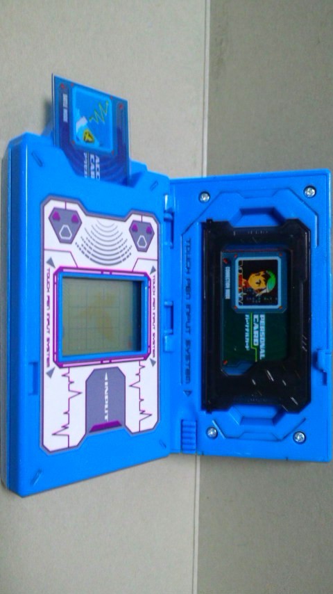 ロックマンエグゼ　PET ゲーム機 青/黄色 バンダイ 商品・サービスサイト | プラグインペット 熱斗カラー | 商品情報