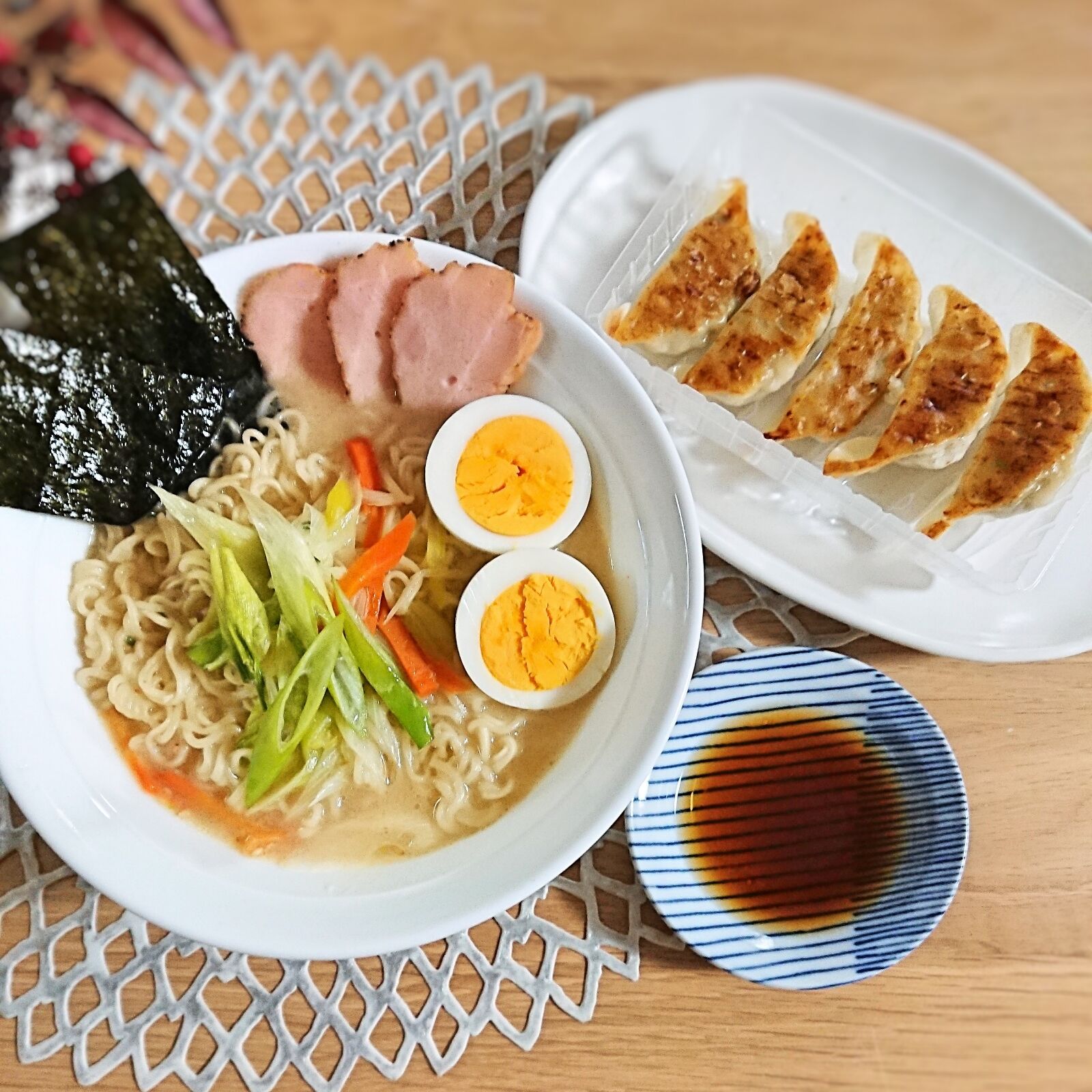コンビニグルメ 主婦の簡単ひとり晩ご飯 ファミリーマートの冷凍餃子にラーメンも ブラボー エンジョイスイーツ コンビニグルメ 主婦の簡単ひとり晩ご飯 ファミリーマートの冷凍餃子にラーメンも ブラボー エンジョイスイーツ
